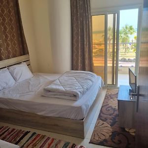 Zimmer mit Kingsize-Bett